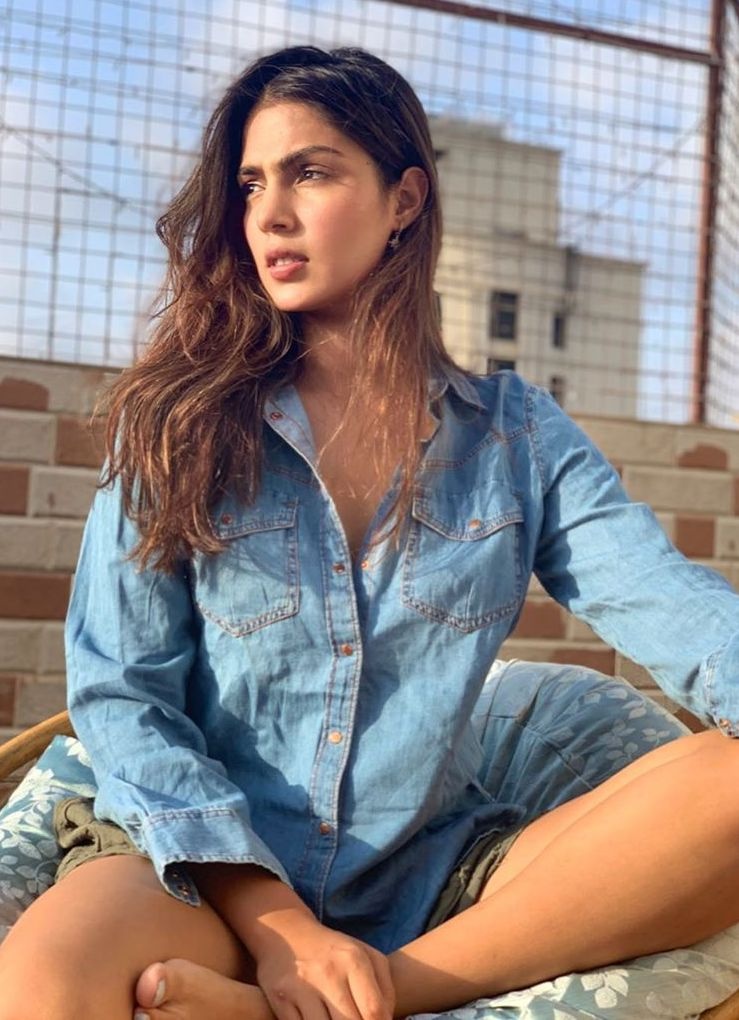 Rhea Chakraborty bị bắt ảnh 7 Rhea Chakraborty bi bat anh 7