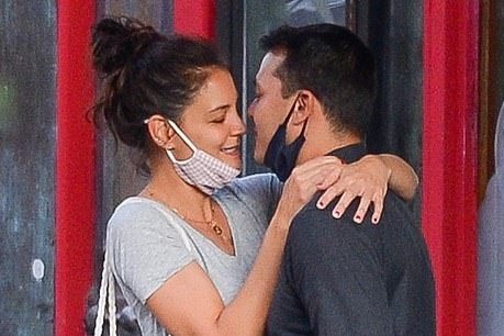 Ban trai Katie Holmes bi to lang nhang hinh anh