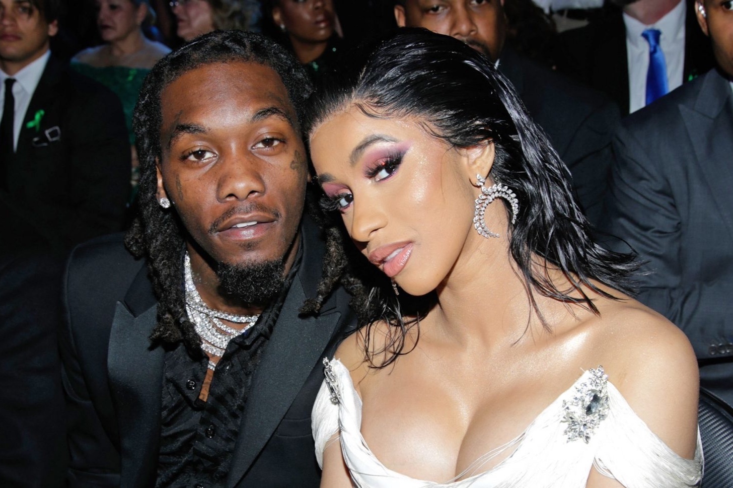 Cardi B ly hon hinh anh