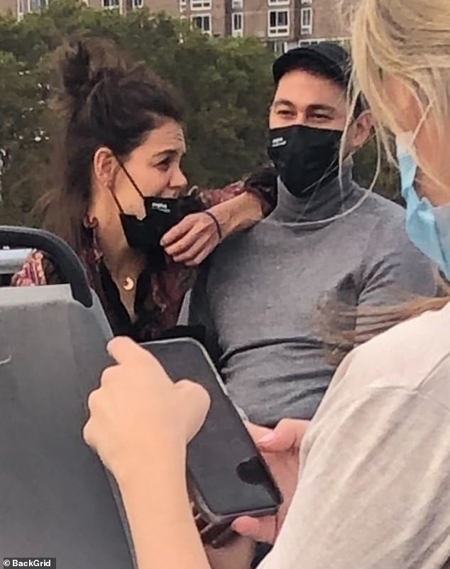 Katie Holmes yeu ban trai dau bep anh 1