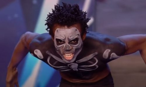 Man trinh dien uon deo dang so tren san khau hinh anh