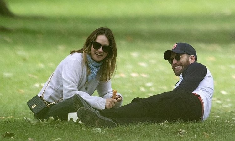 Lily James xuat hien tren tap chi anh 15