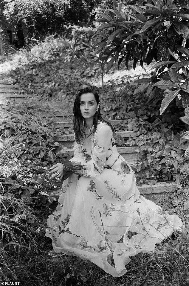 Ana de Armas nhớ nhà vì dịch bệnh ảnh 11 Ana de Armas nho nha vi dich benh anh 11