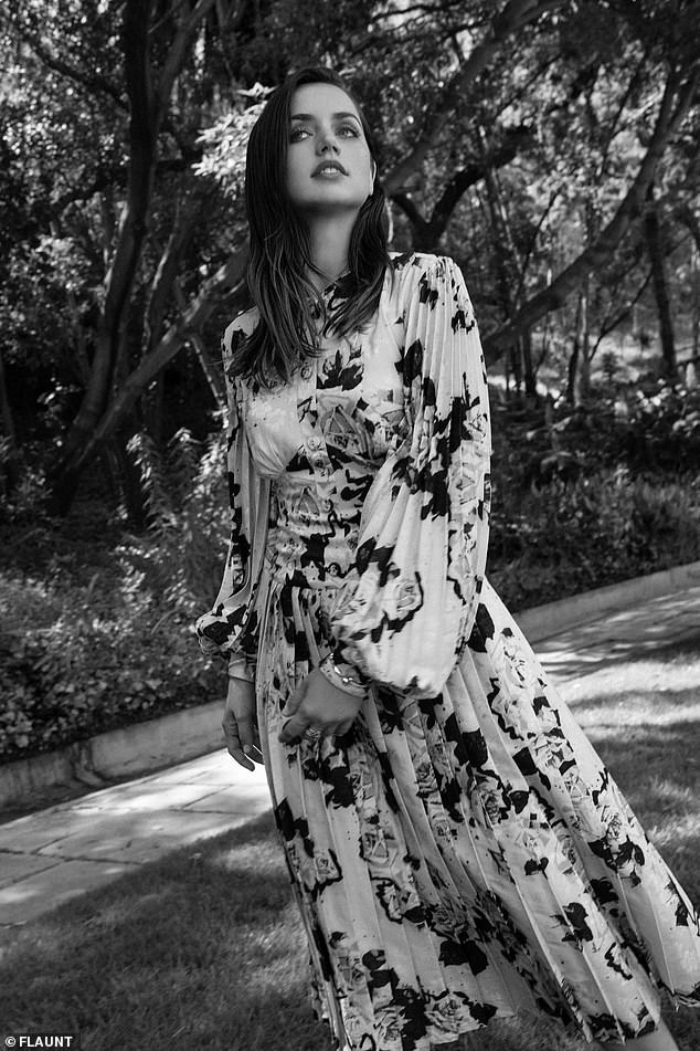 Ana de Armas nhớ nhà vì dịch bệnh ảnh 12 Ana de Armas nho nha vi dich benh anh 12