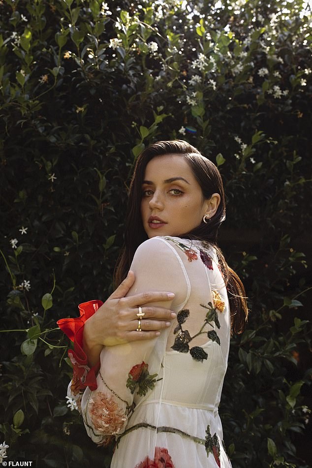 Ana de Armas nhớ nhà vì dịch bệnh ảnh 5 Ana de Armas nho nha vi dich benh anh 5