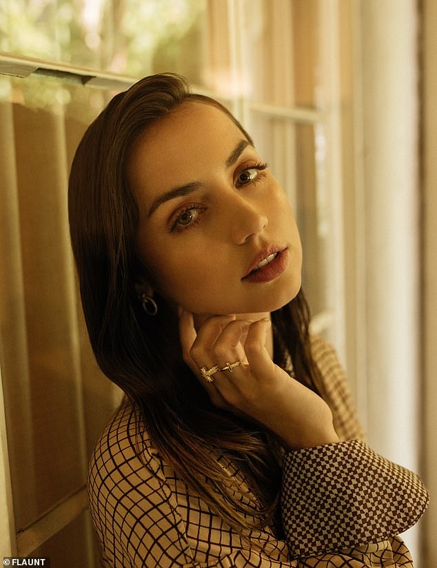 Ana de Armas nhớ nhà vì dịch bệnh ảnh 4 Ana de Armas nho nha vi dich benh anh 4