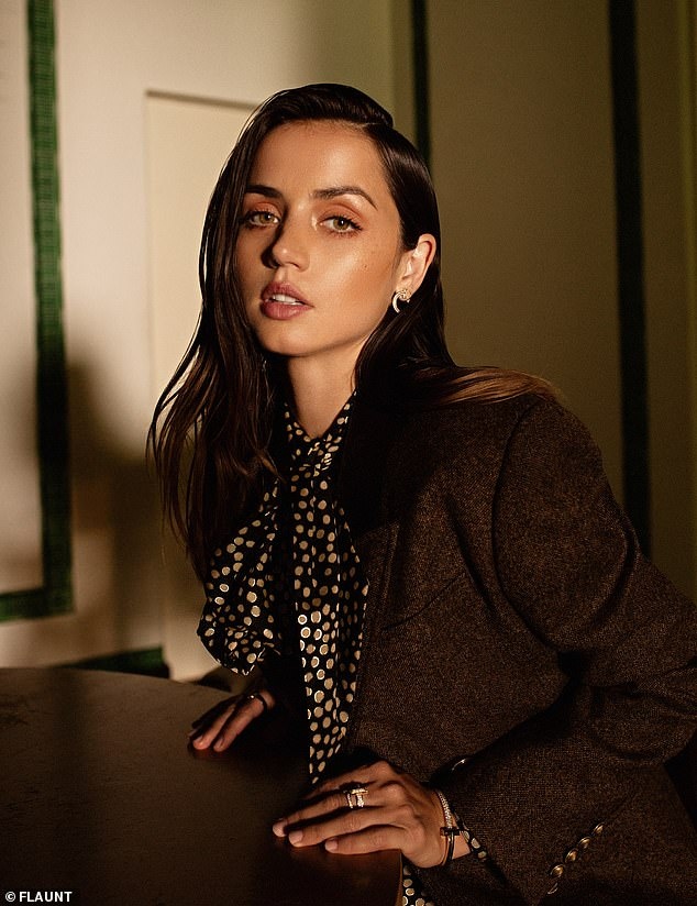 Ana de Armas nhớ nhà vì dịch bệnh ảnh 2 Ana de Armas nho nha vi dich benh anh 2