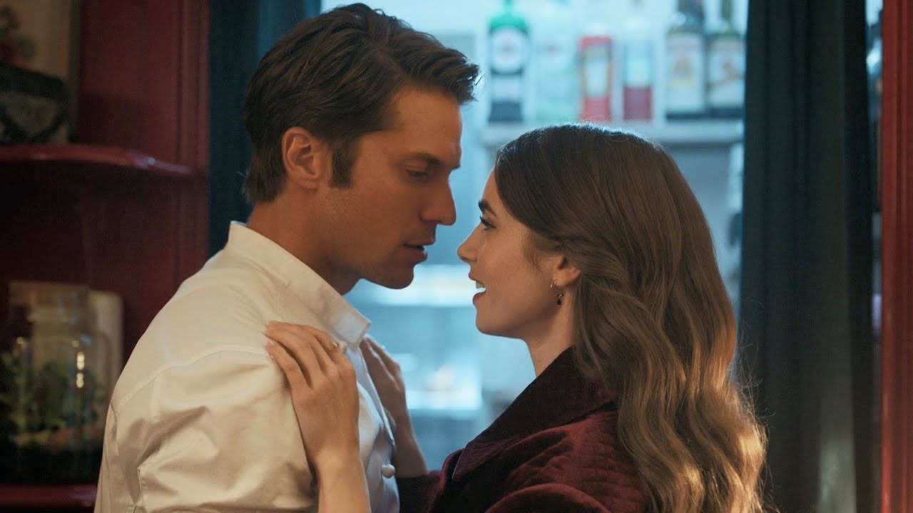 Lucas Bravo - nam dien vien lam lu mo Lily Collins hinh anh