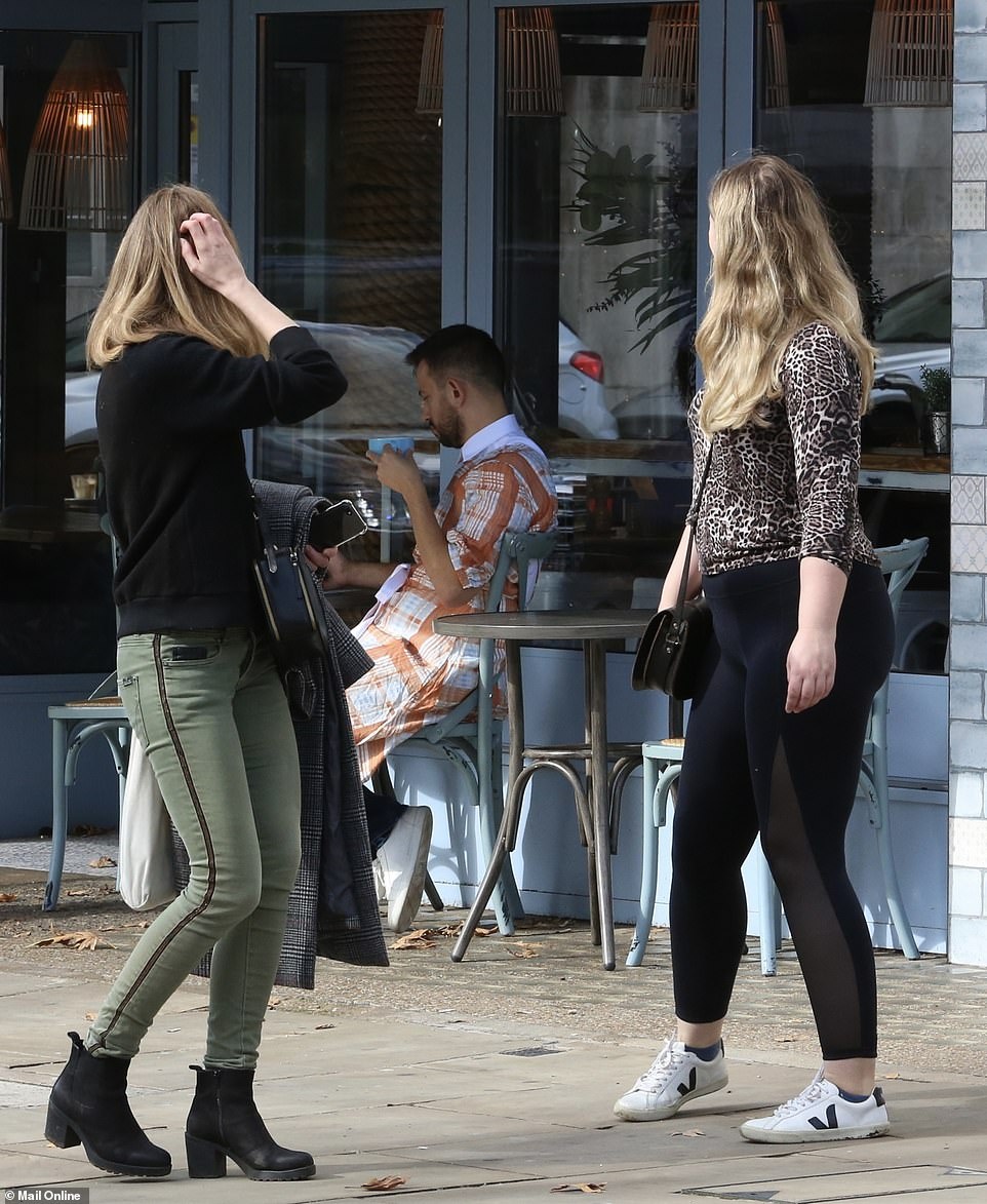 mặc đồ hiệu liệu có hạnh phúc ảnh 3 mac do hieu lieu co hanh phuc anh 3