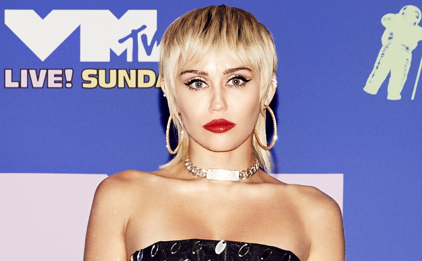 'Gai ngoan khong chui the' va loi xin loi den Miley Cyrus hinh anh