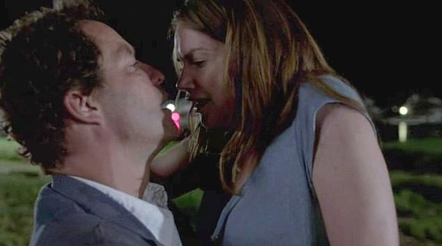 Dominic West - tai tu ngoai tinh tu tren phim den doi thuc hinh anh