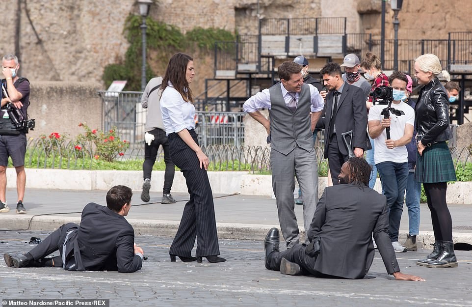 Tom Cruise quay canh dau sung anh 1