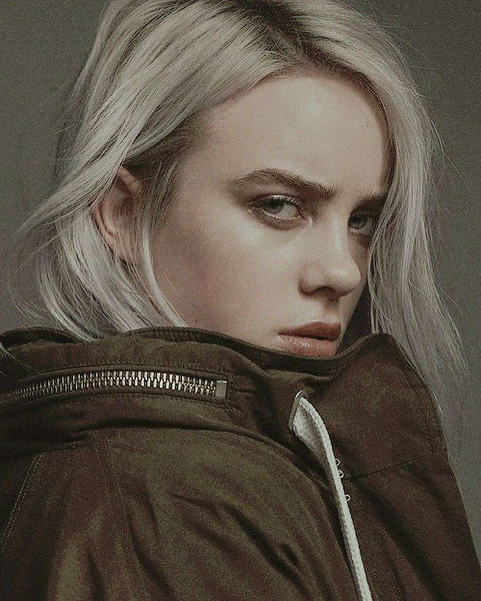 Billie Eilish mac ao hai day anh 1
