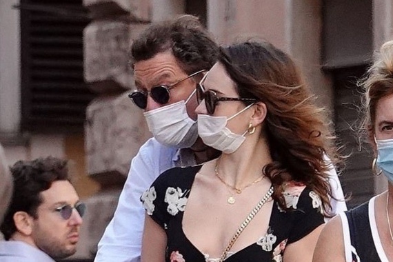 Lily James ne tranh chia se ve vu lo anh ngoai tinh hinh anh