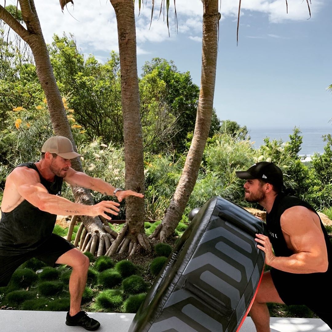 Chris Hemsworth ngoi thien anh 2