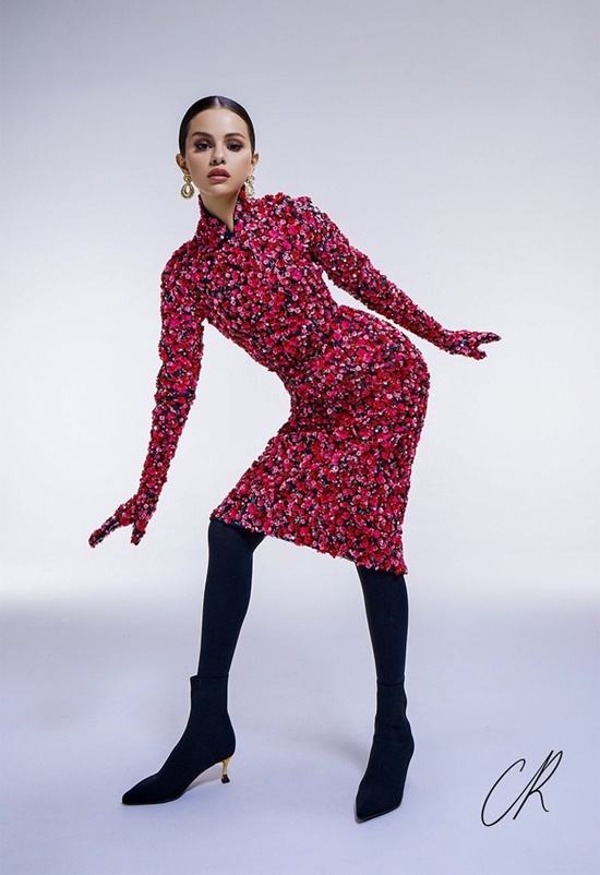 Selena Gomez diện đồ xuyên thấu ảnh 9 Selena Gomez dien do xuyen thau anh 9