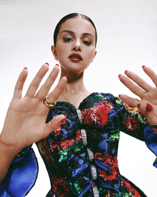 Selena Gomez diện đồ xuyên thấu ảnh 5 Selena Gomez dien do xuyen thau anh 5