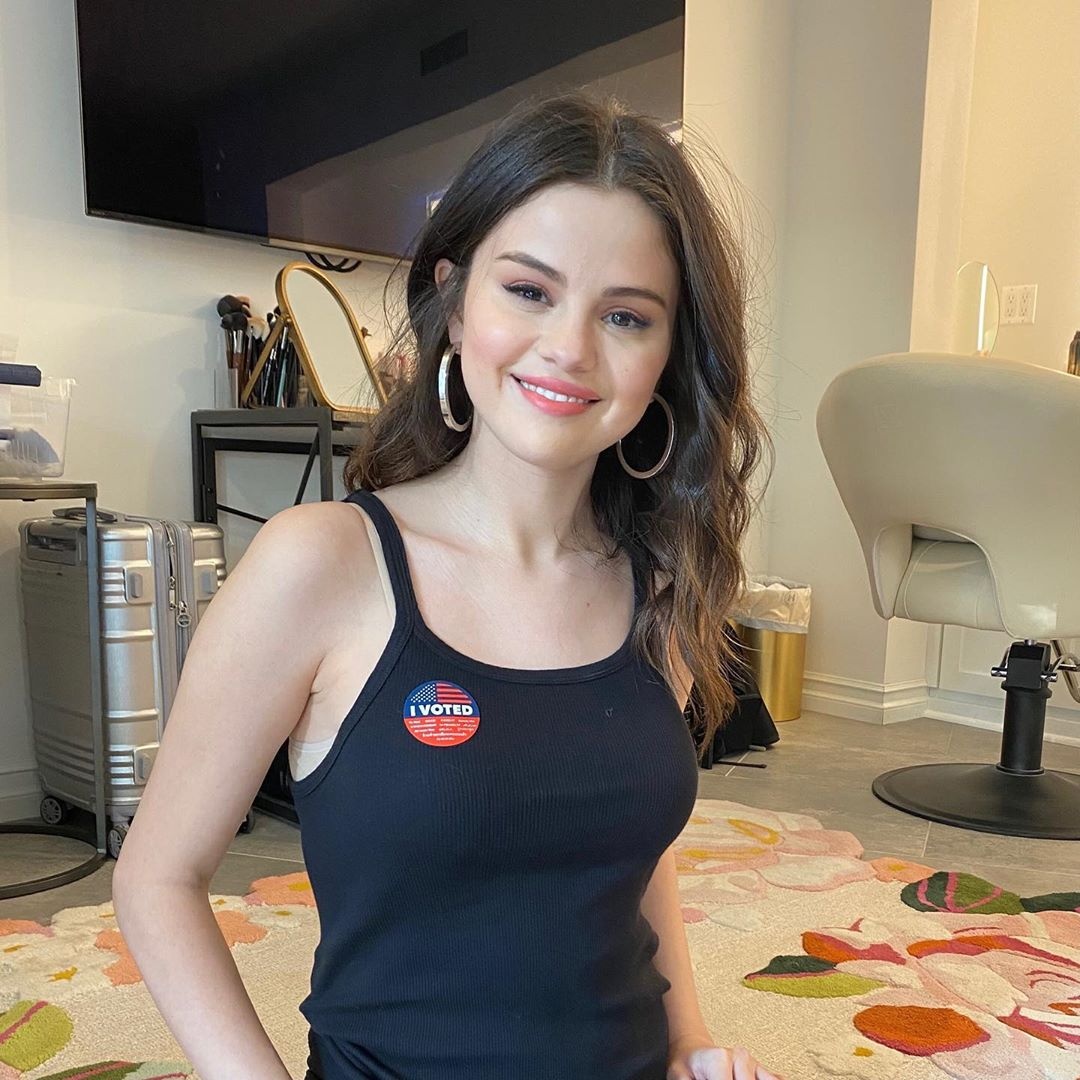 Selena Gomez diện đồ xuyên thấu ảnh 10 Selena Gomez dien do xuyen thau anh 10