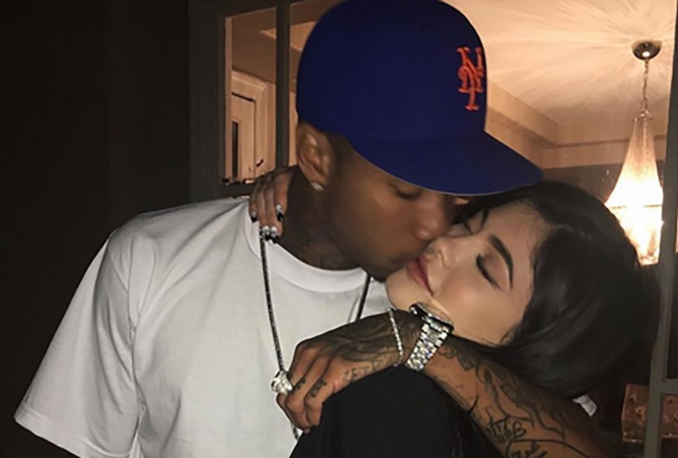 Doi tu tai tieng cua rapper goc Viet nem tien giua dich Covid-19 hinh anh