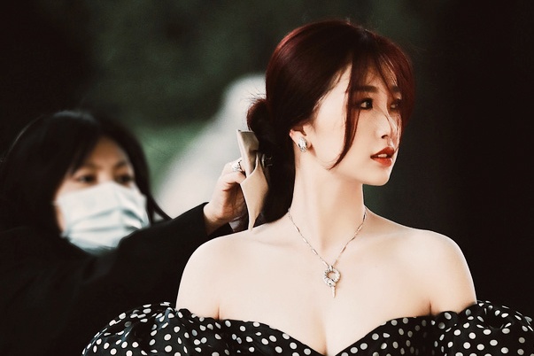 Thuc te tan khoc dang sau cong ty dao tao nghe si hinh anh