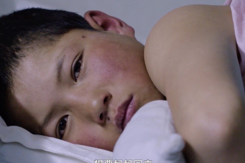 'Tough Out' - bo phim khoc liet ve tre em bi bo roi o Trung Quoc hinh anh