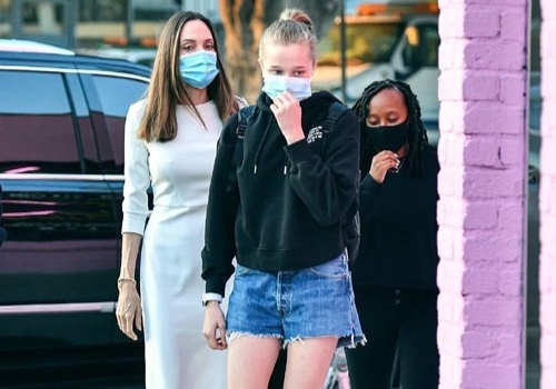 Con gai Angelina Jolie co chieu cao noi bat hinh anh