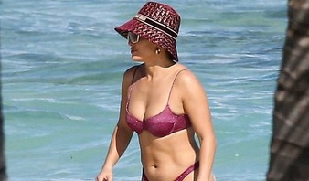 Jennifer Lopez khoe co bung san chac trong MV moi hinh anh