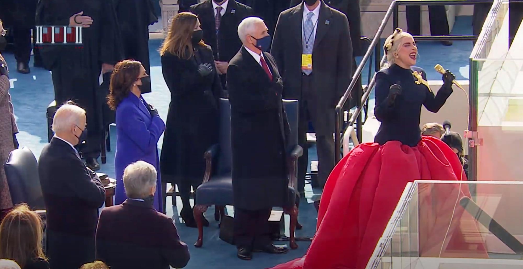 Lady Gaga hat trong le nham chuc anh 1