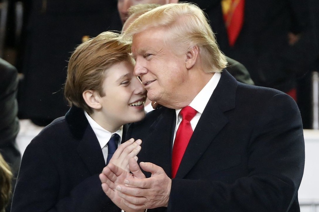 Vi sao Barron vang mat khi ong Trump roi Nha Trang? hinh anh