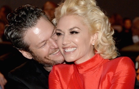 Hai giam khao The Voice hoan cuoi hinh anh