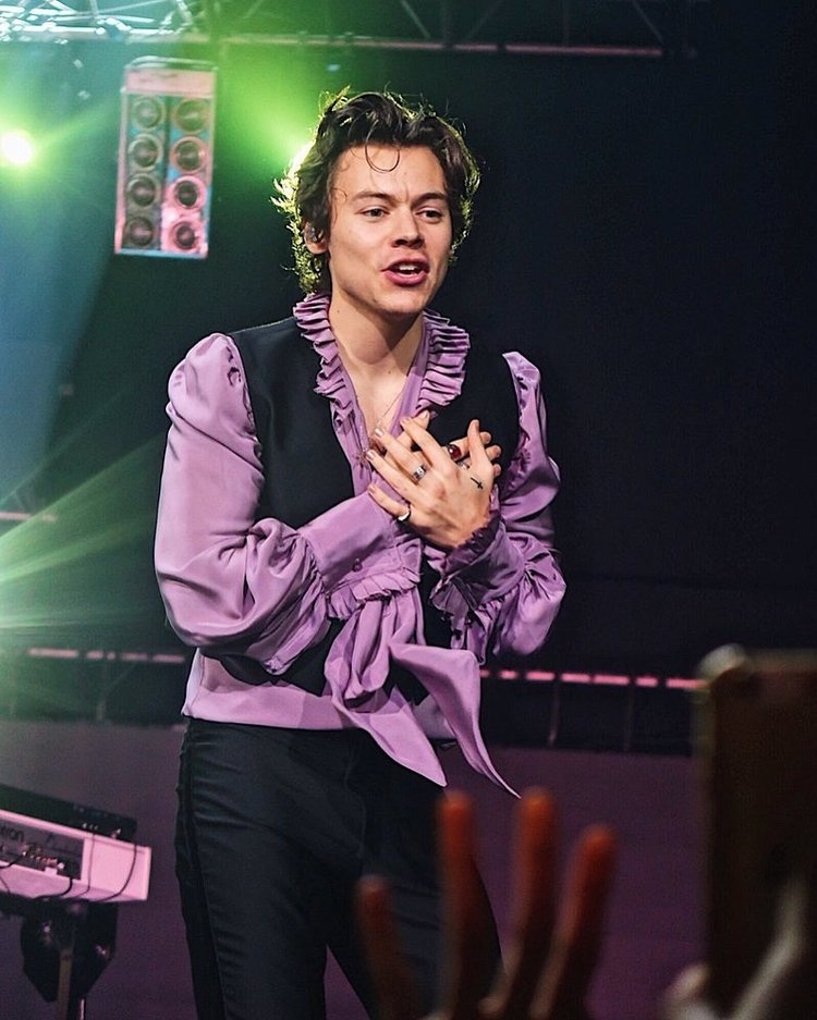 Phong cach unisex cua Harry Styles anh 9