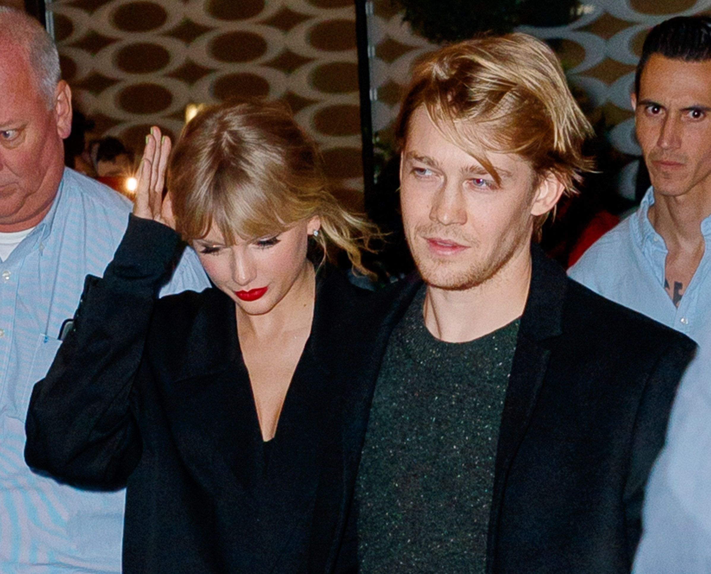 G-dragon va Jennie hen ho anh 2