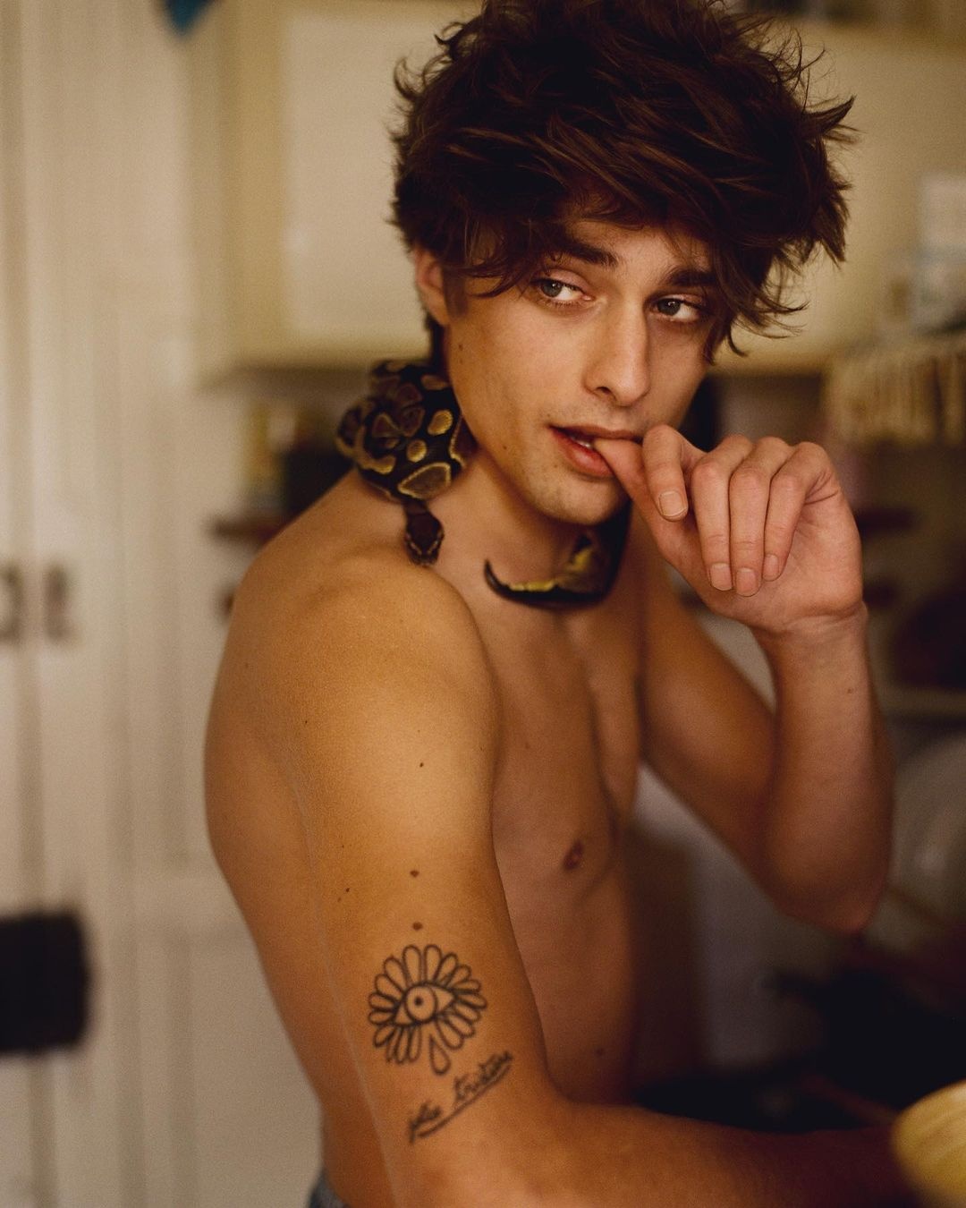 dien vien duoc so sanh voi Robert Pattinson anh 8