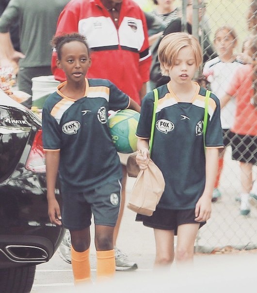 con gai Angelina Jolie anh 5