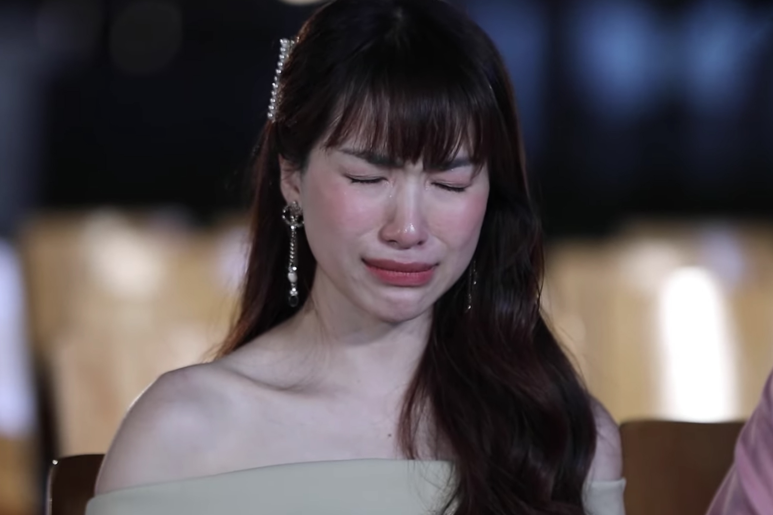 Hoa Minzy: 'Khan gia hoi toi sao khong nghi hat luon di' hinh anh