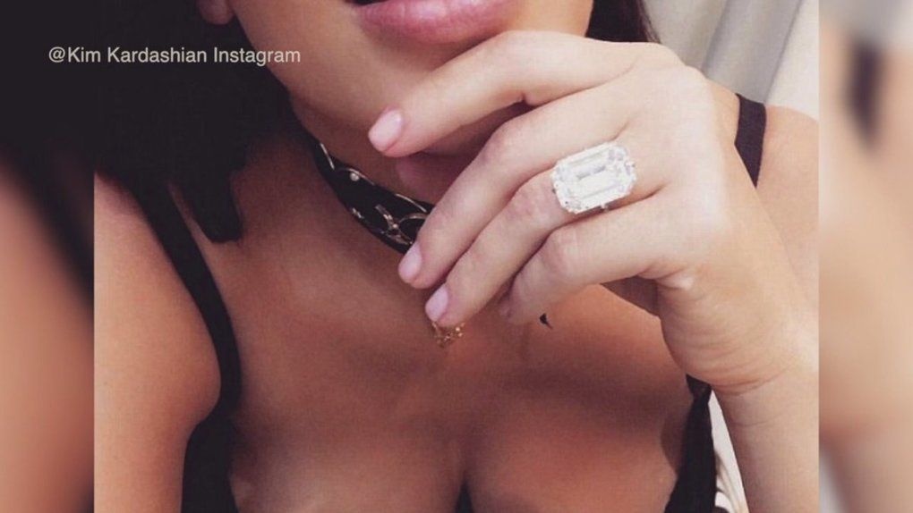 Kanye West tieu tien vao viec gi anh 8