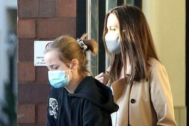 Con gai ut cua Angelina Jolie cao gan bang me hinh anh