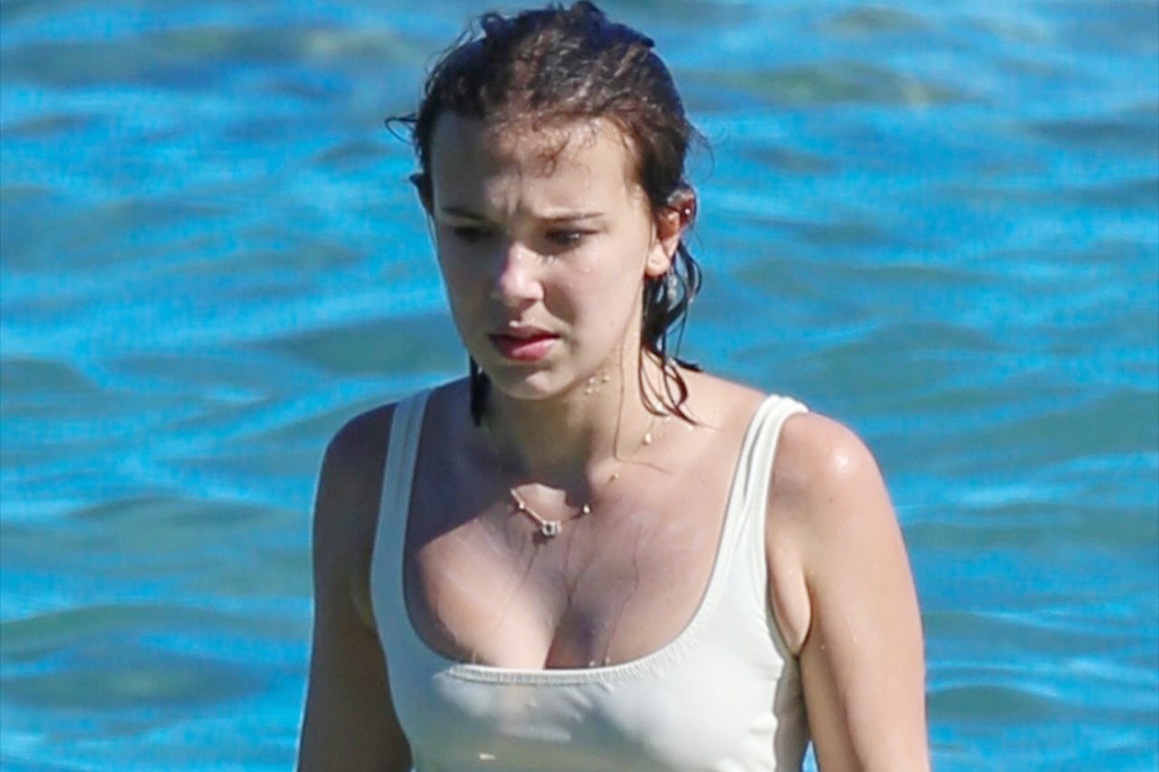 'Sieu nang luc' cua my nhan 17 tuoi dong 'Godzilla vs. Kong' hinh anh