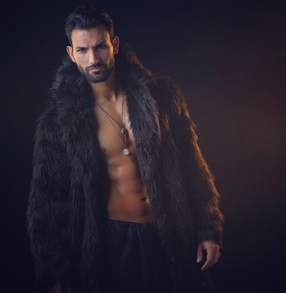 nguoi mau bi truc xuat anh 12