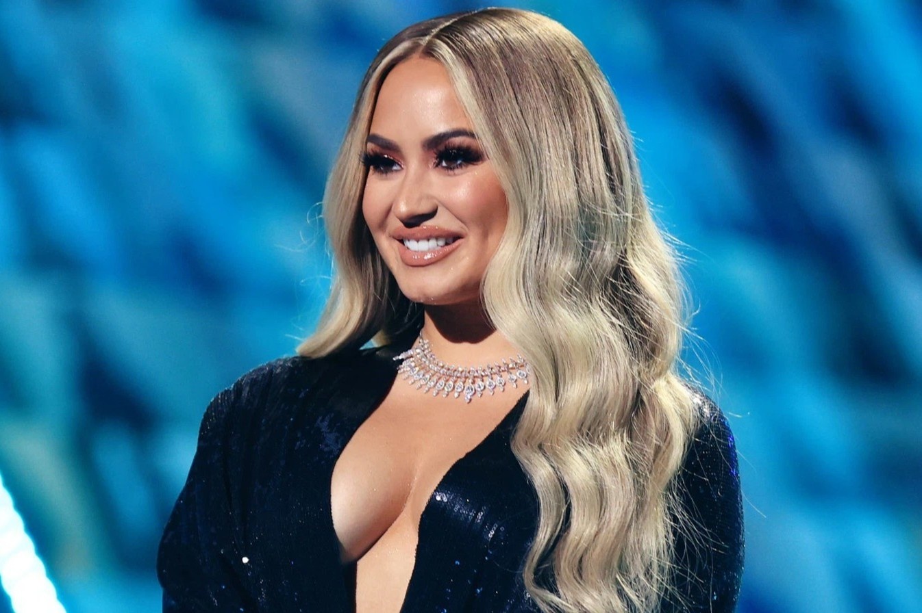 Demi Lovato luon thay minh toi loi hinh anh