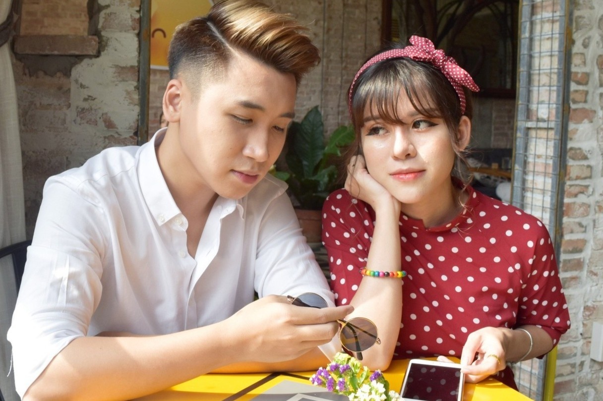 Ca si Huy Cung ly hon hinh anh