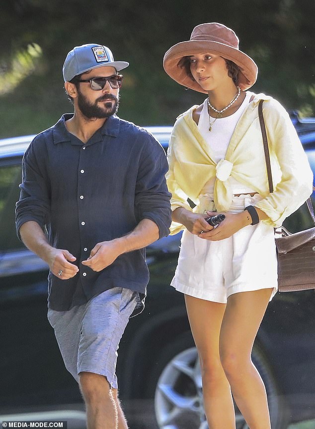 Zac Efron chia tay ban gai anh 1