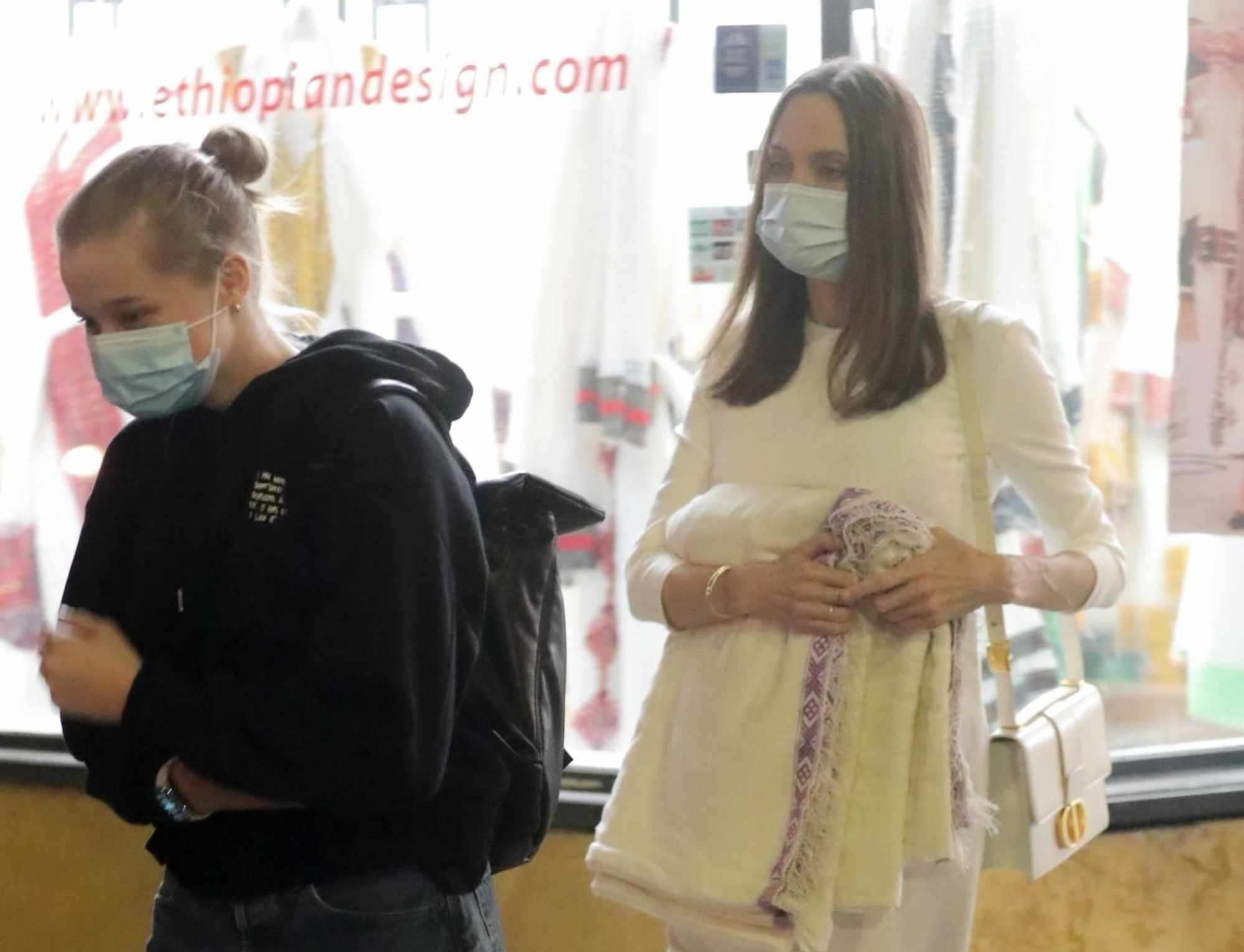 nam bien dong cua Angelina Jolie anh 9