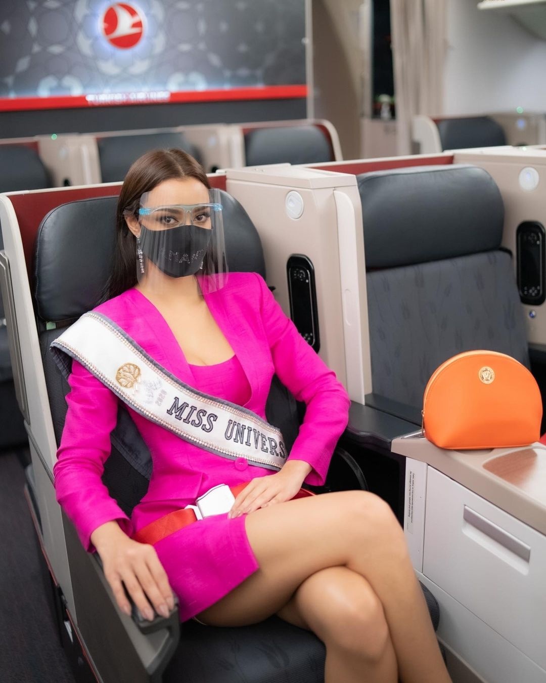 Miss Universe Thái Lan diện đồ hiệu ảnh 5 Miss Universe Thai Lan dien do hieu anh 5