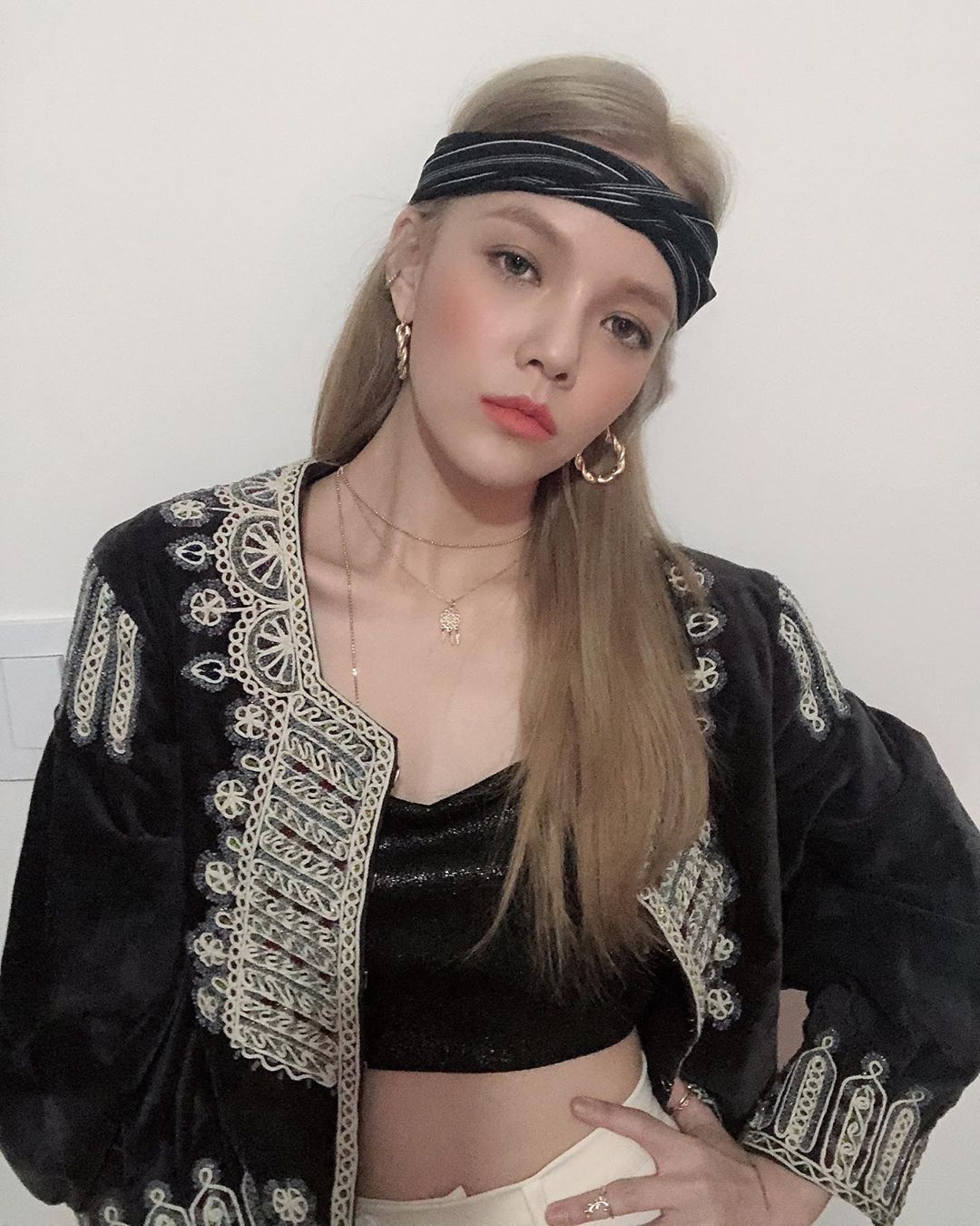 Kwon Mina giai thich ly do cat co tay anh 1