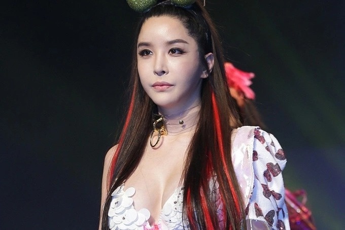 Cat-xe cua nu ca si chuyen gioi dau tien o Han Quoc hinh anh