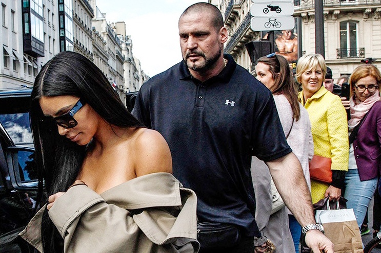 Kim Kardashian vuong vao vu buon lau do co hinh anh