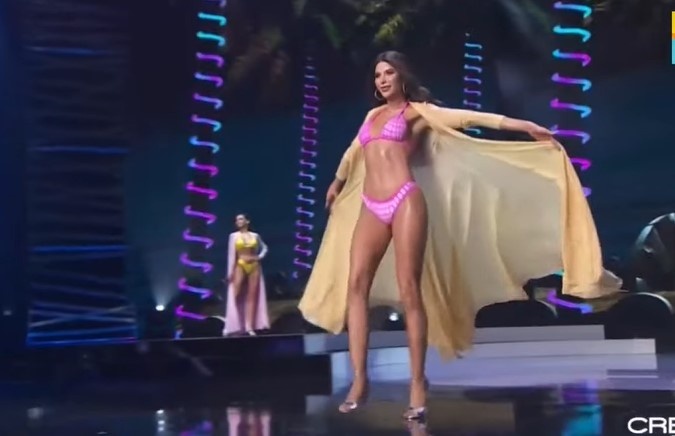 khanh van dien bikini anh 2