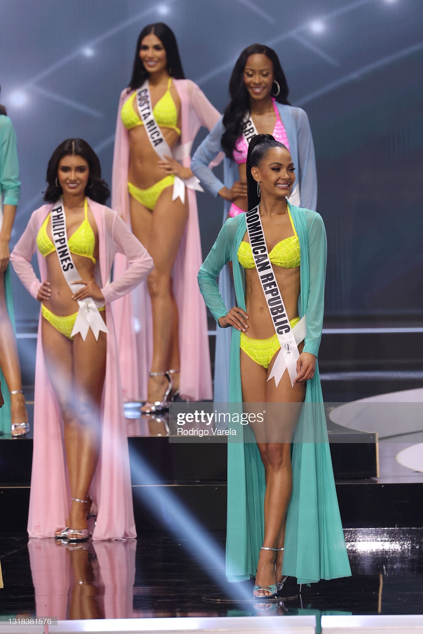 khanh van dien bikini anh 8