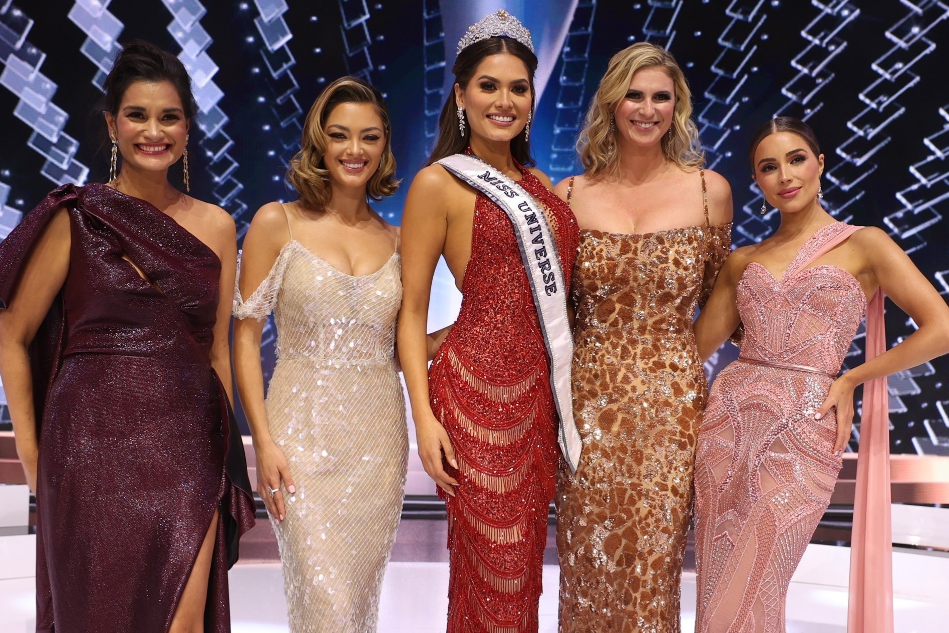 Tan Hoa hau Hoan vu va buc anh dac biet hinh anh